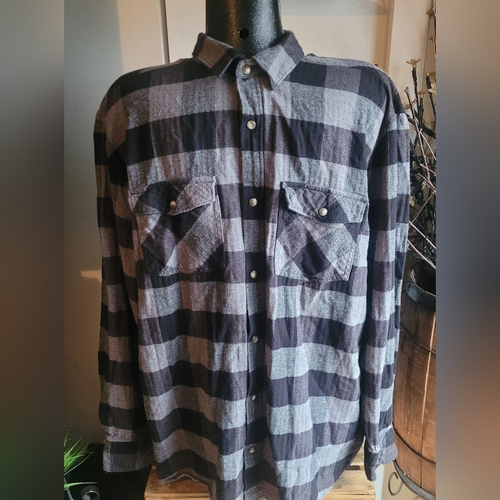 Mountain Ridge Black and Grey Plaid Check Button Up Shirt XL